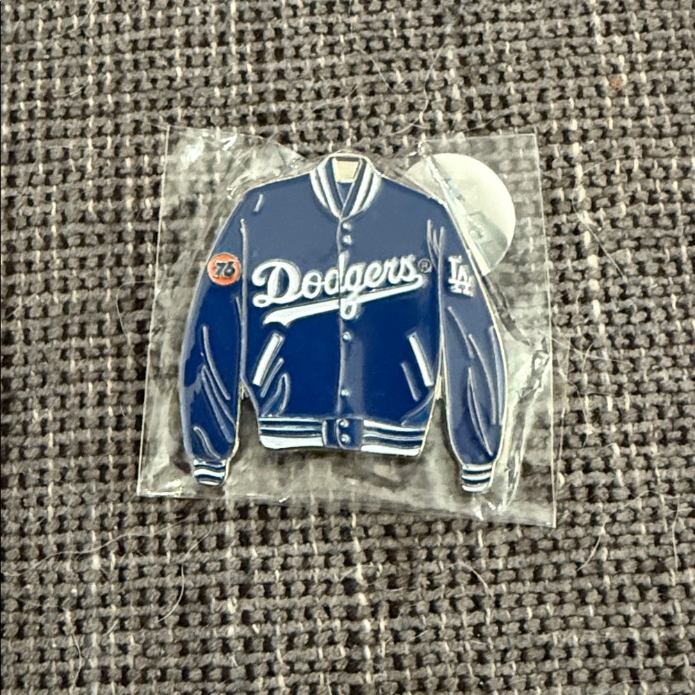 Dodgers Jacket Pin - Picture 2 of 4